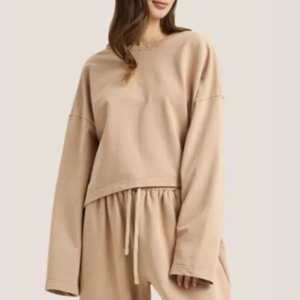 Nap Loungewear Repose cropped crewneck sweatshirt. 🤎